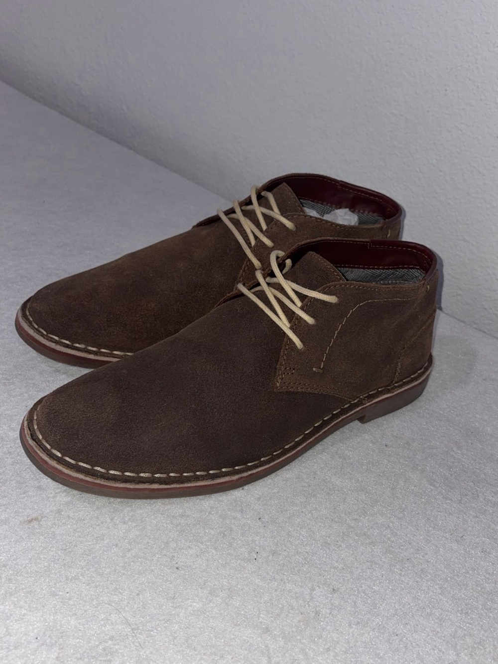 Kenneth Cole Reaction Men's Dark Brown Suede Chukka Boots with Cream Laces